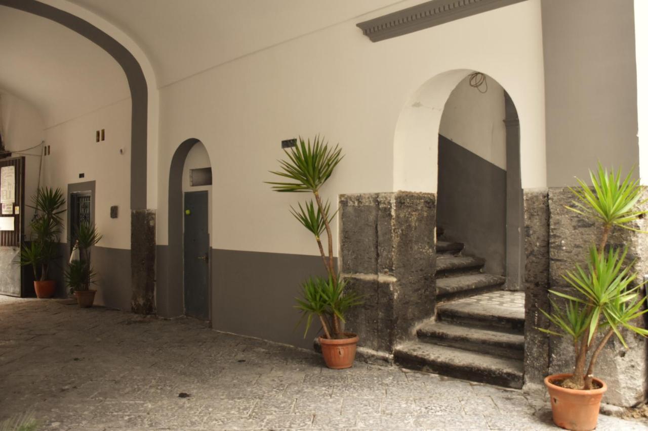 Varriale House Free Parking For Small Cars Only